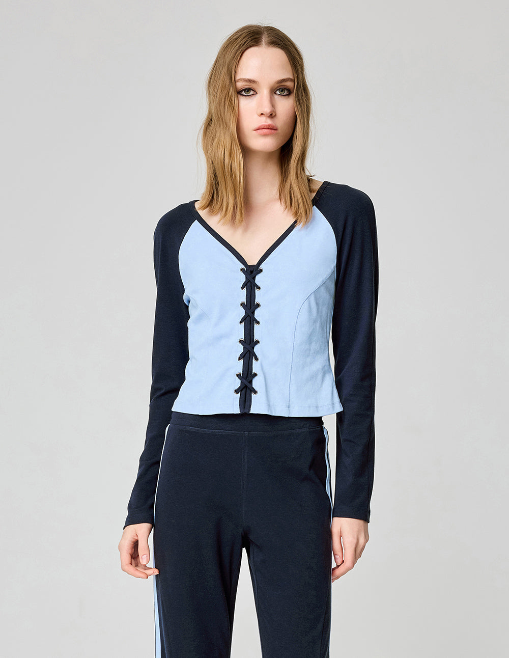 Women's Citywalk V-Neck Contrast Top